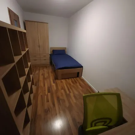 4-room Flat, 5 Min Subway, 20 Min To Center * Munich