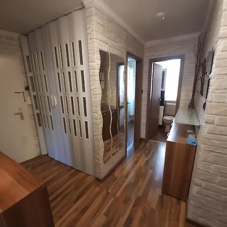 4-room Flat, 5 Min Subway, 20 Min To Center Apartment *