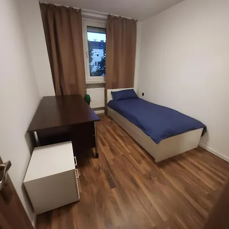 4-room Flat, 5 Min Subway, 20 Min To Center Apartment *
