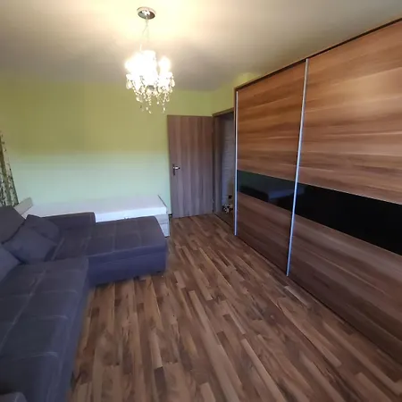 4-room Flat, 5 Min Subway, 20 Min To Center Apartment Munich